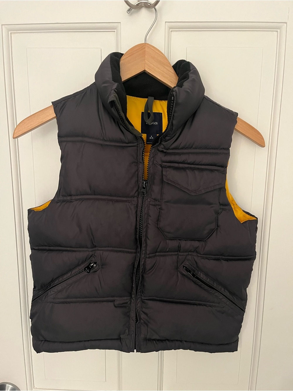 GapKids Charcoal Puffer Vest with Yellow Interior, Size S (6-7)